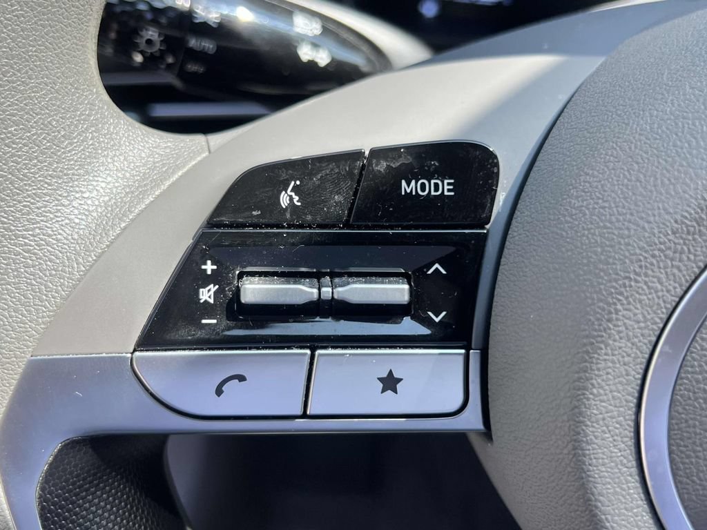 Used 2024 Hyundai Elantra SE FWD image 19