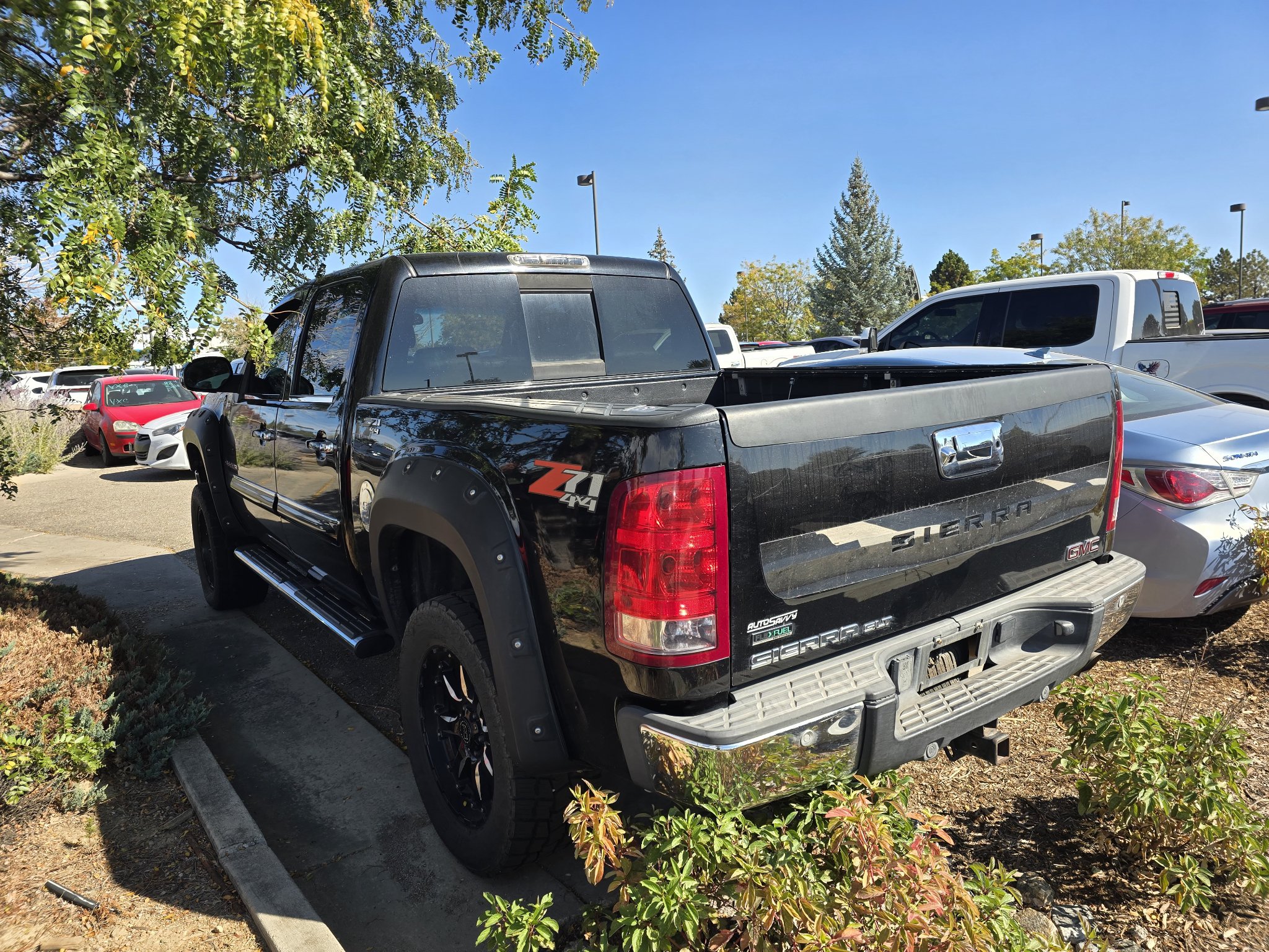 Used 2012 GMC Sierra 1500 SLT w/ All-Terrain Package AWD/4WD image 3