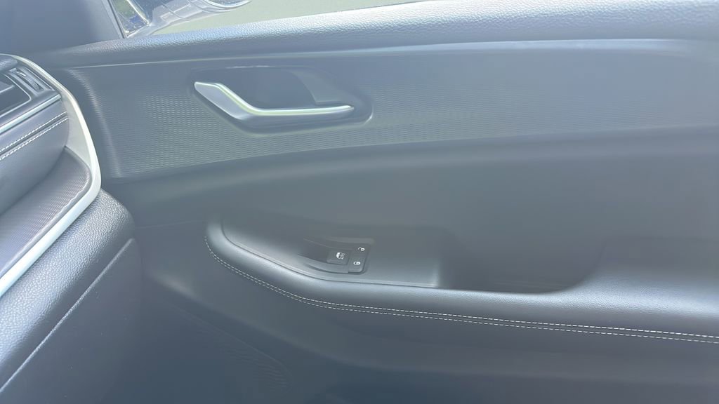 Used 2025 Jeep Grand Cherokee L Altitude image 15