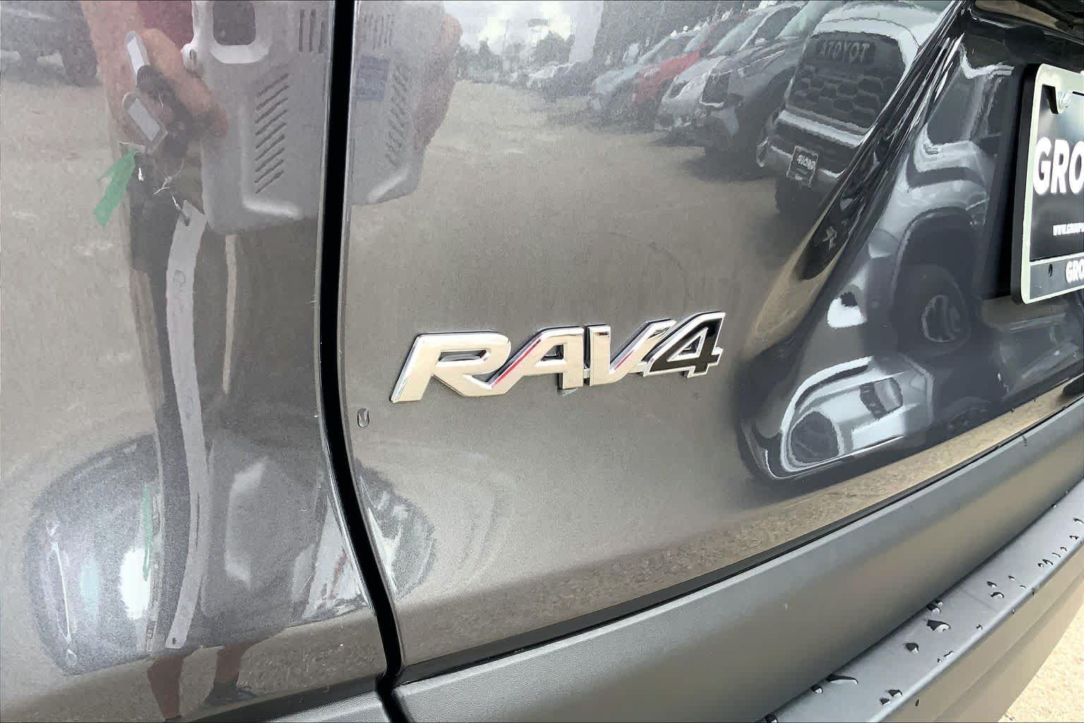 Used 2025 Toyota RAV4 XLE AWD/4WD image 30