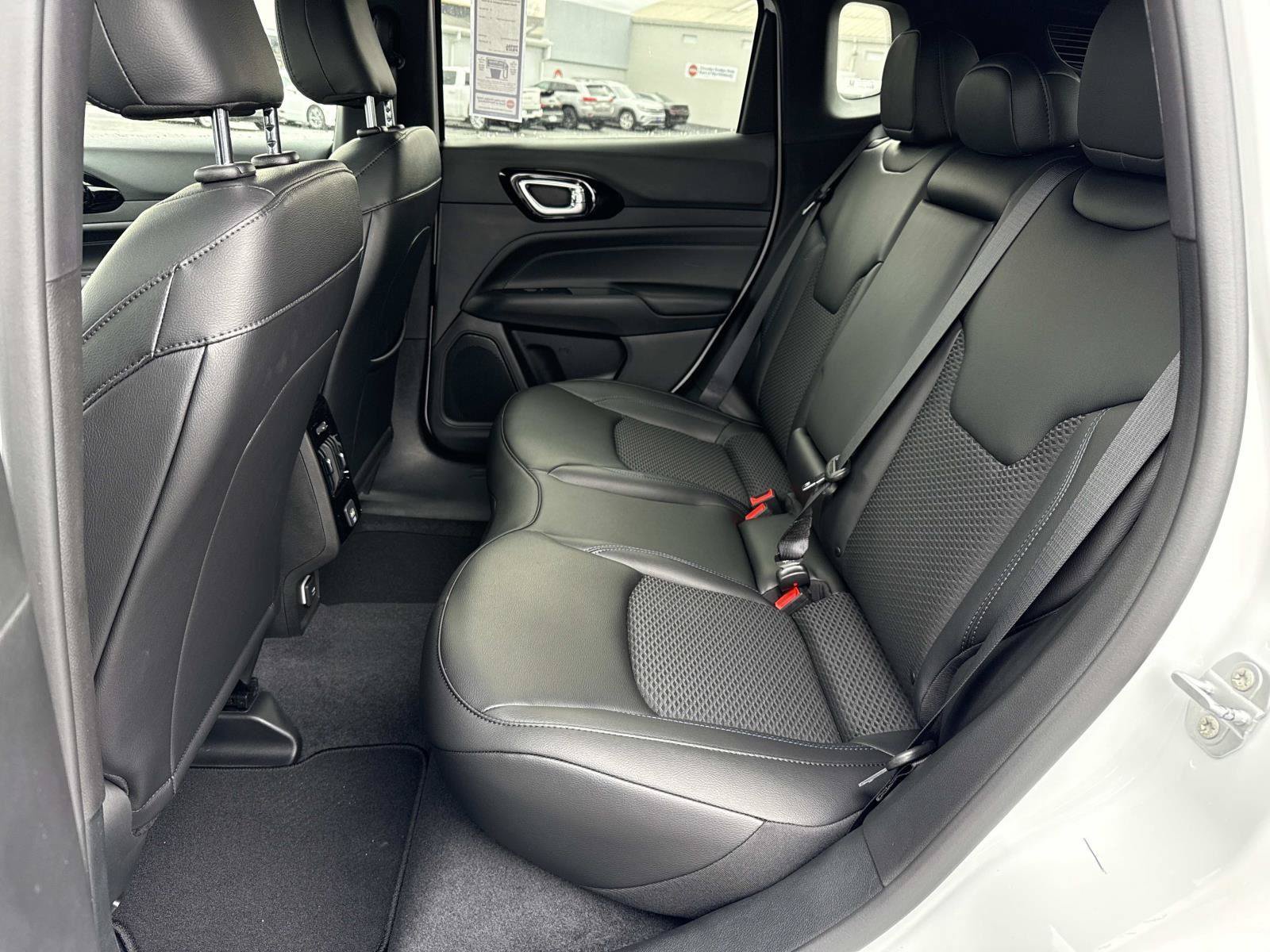 New 2026 Jeep Compass Latitude AWD/4WD image 21
