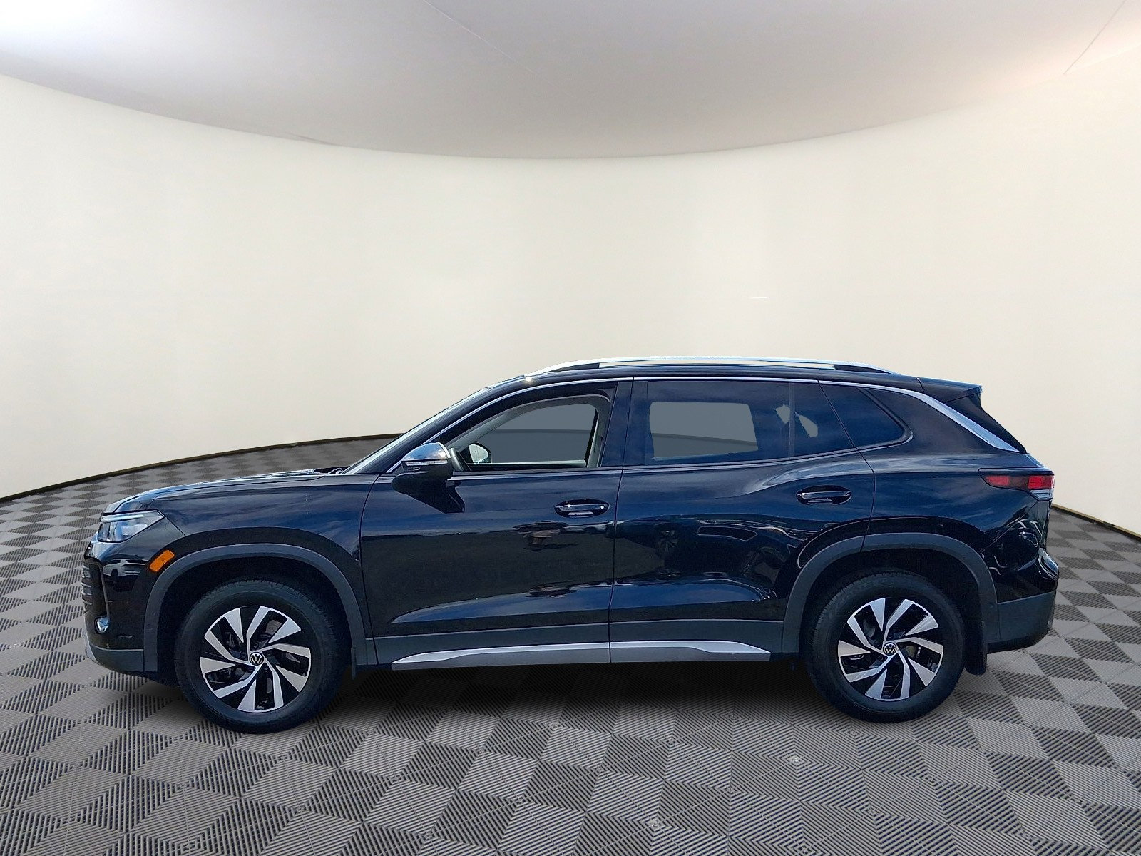 Certified 2026 Volkswagen Tiguan S AWD/4WD image 4
