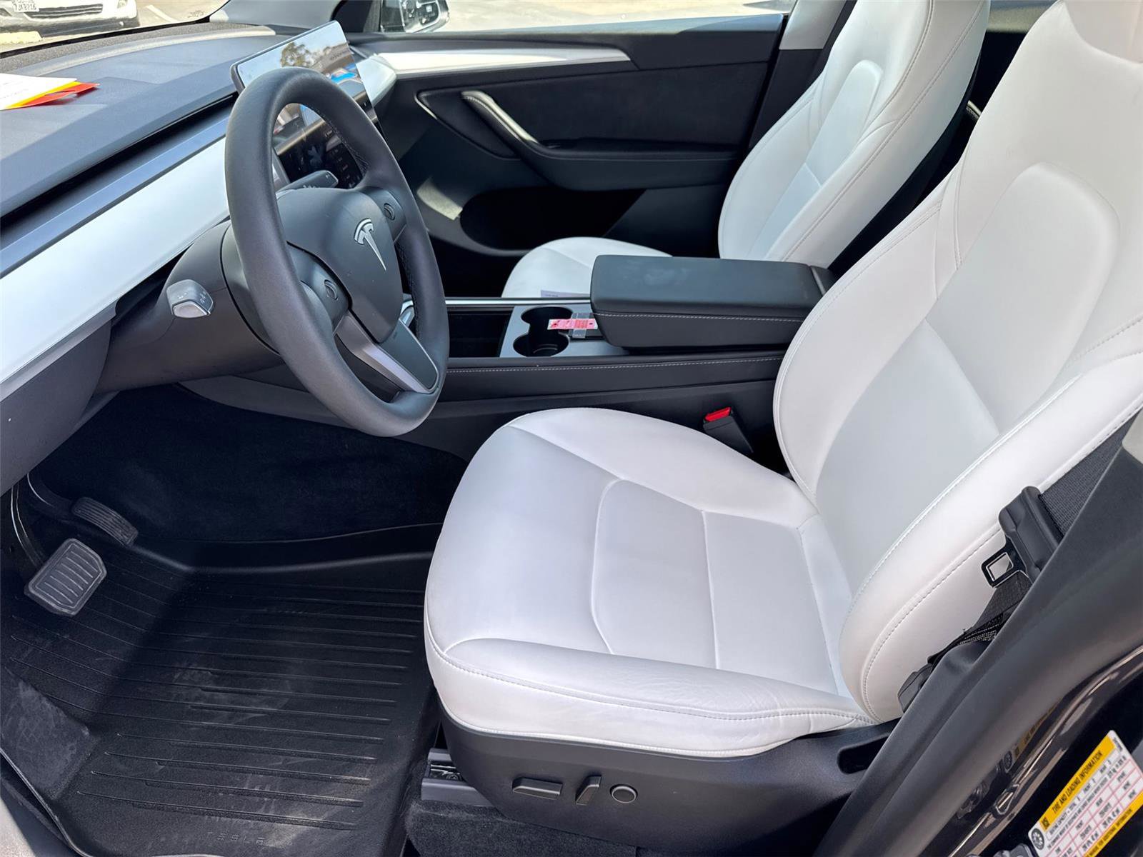 Used 2025 Tesla Model Y Long Range AWD/4WD image 29