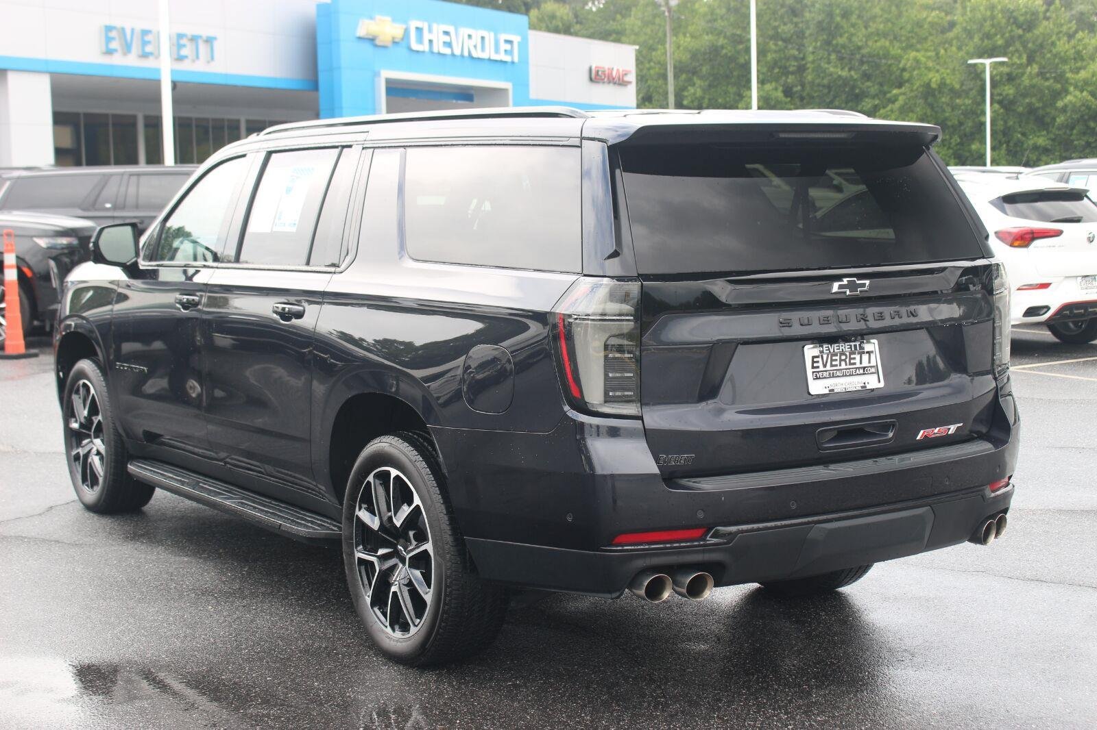 Used 2025 Chevrolet Suburban RST w/ RST Capability Package AWD/4WD image 5
