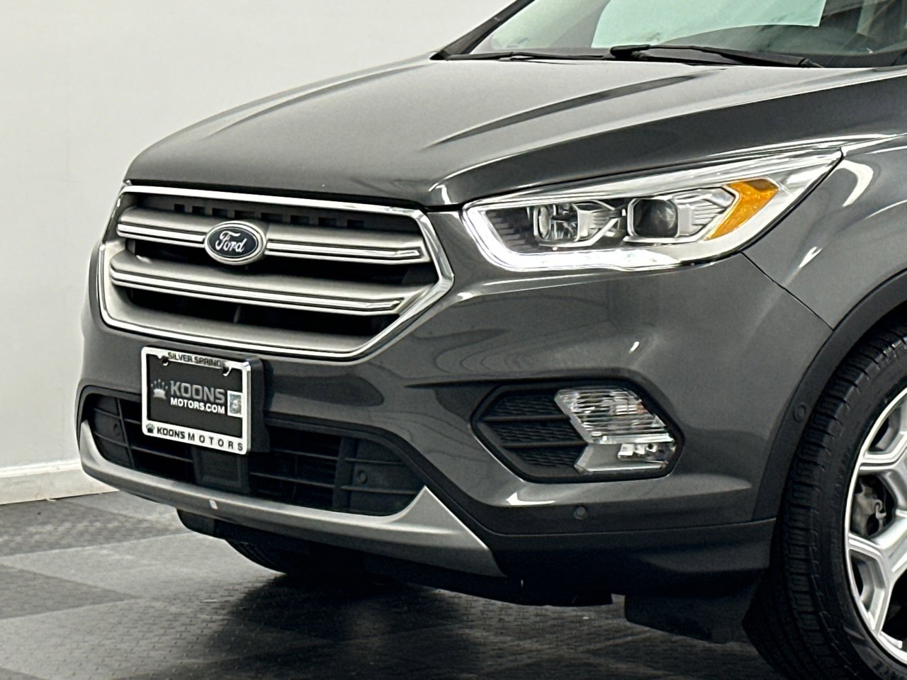 Used 2019 Ford Escape Titanium image 2