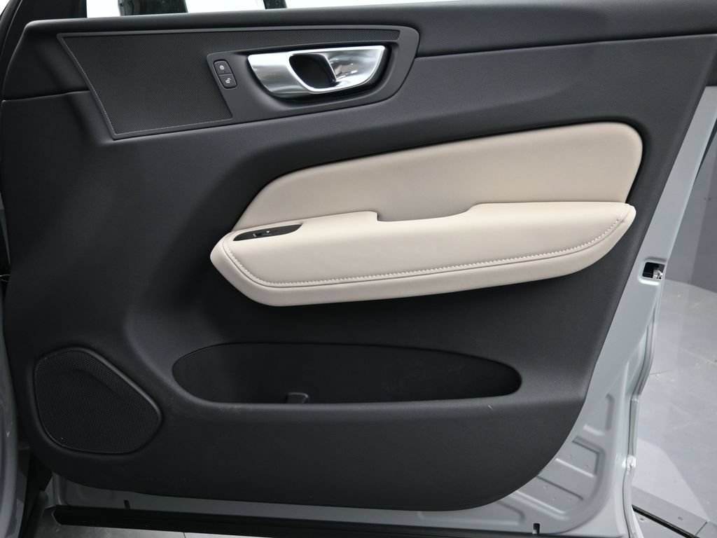 New 2026 Volvo XC60 B5 Plus w/ Protection Package Premier AWD/4WD image 26