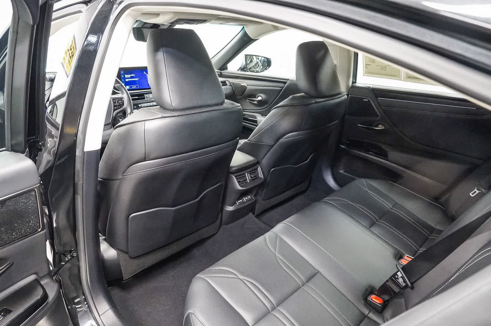 Used 2025 Lexus ES 300h w/ Accessory Package (Z2) FWD image 19