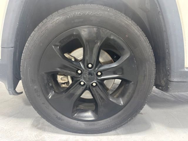 Used 2019 Jeep Compass Latitude FWD image 11