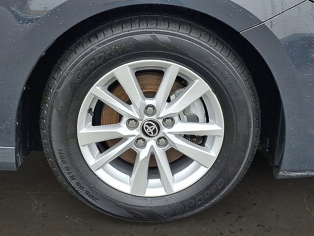 Used 2025 Toyota Camry LE FWD image 9