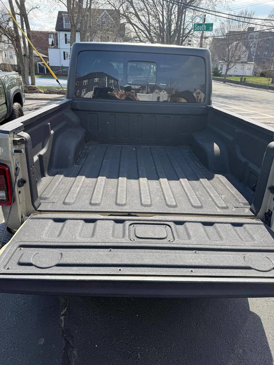 Used 2020 Jeep Gladiator Sport w/ Quick Order Package 24S image 19