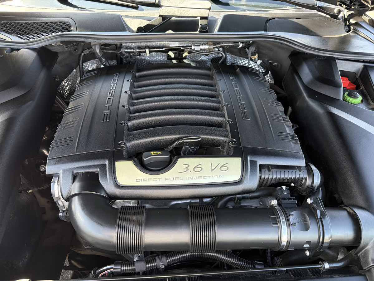 Used 2018 Porsche Cayenne Platinum Edition AWD/4WD image 26
