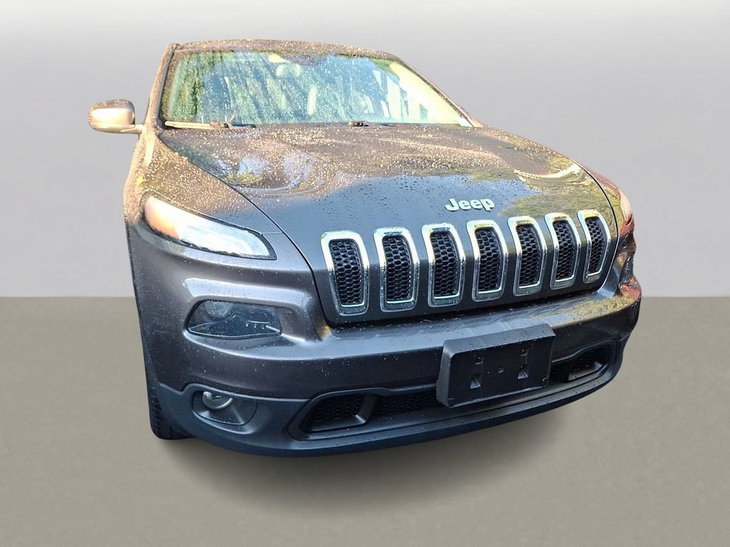 Used 2017 Jeep Cherokee Latitude w/ Comfort/Convenience Group AWD/4WD image 2