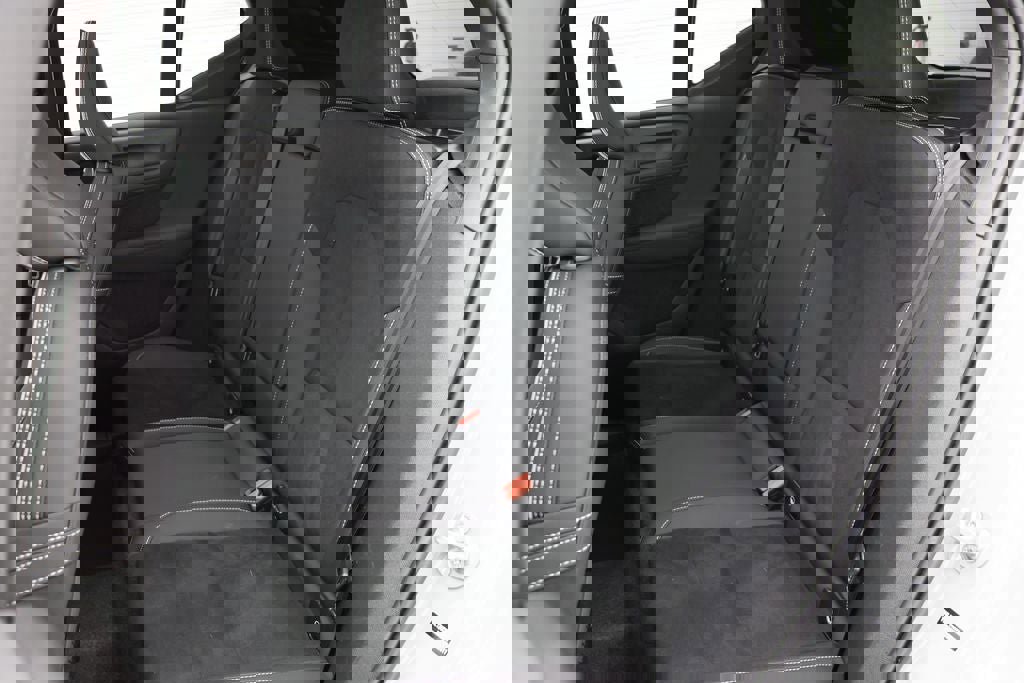 Used 2025 Volvo XC40 B5 Plus image 15