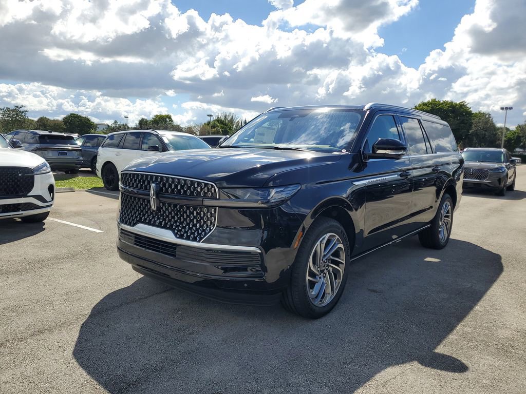 New 2025 Lincoln Navigator L Reserve image 2