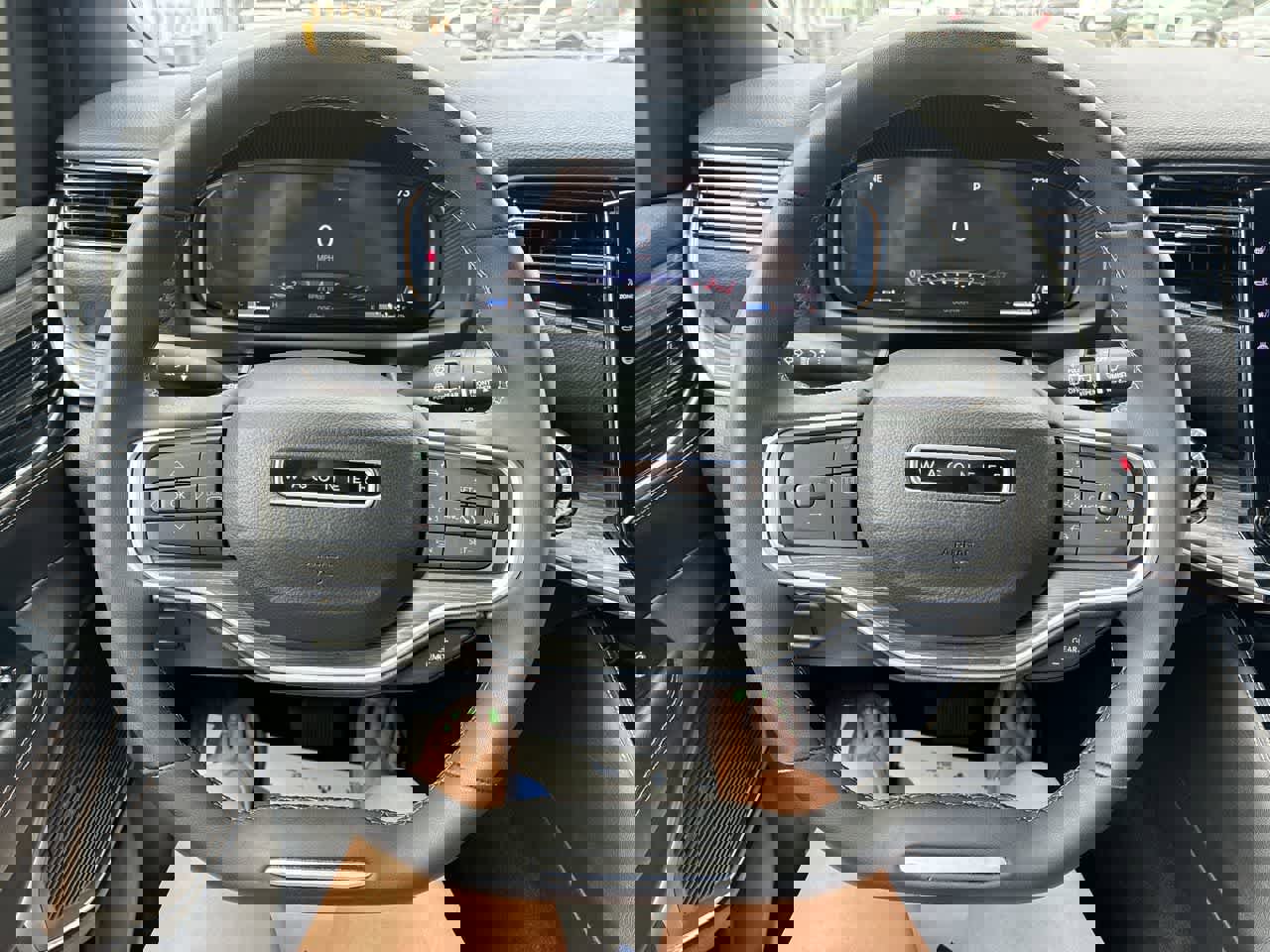 Used 2024 Jeep Wagoneer Series II w/ Flexible Seating Group image 11