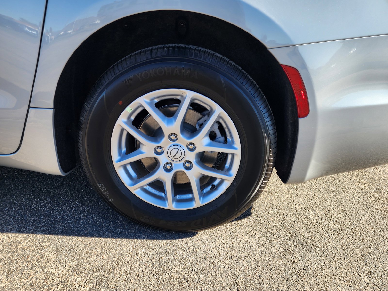 New 2026 Chrysler Pacifica Select FWD image 9