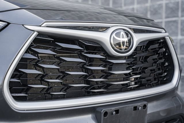 Used 2022 Toyota Highlander XLE image 14