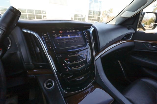Used 2019 Cadillac Escalade Luxury image 63