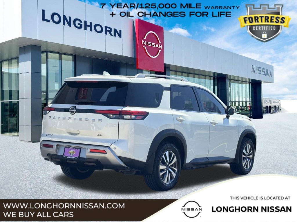 Used 2024 Nissan Pathfinder SL FWD image 3