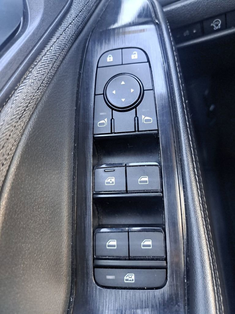 Used 2023 Nissan Rogue SV image 16