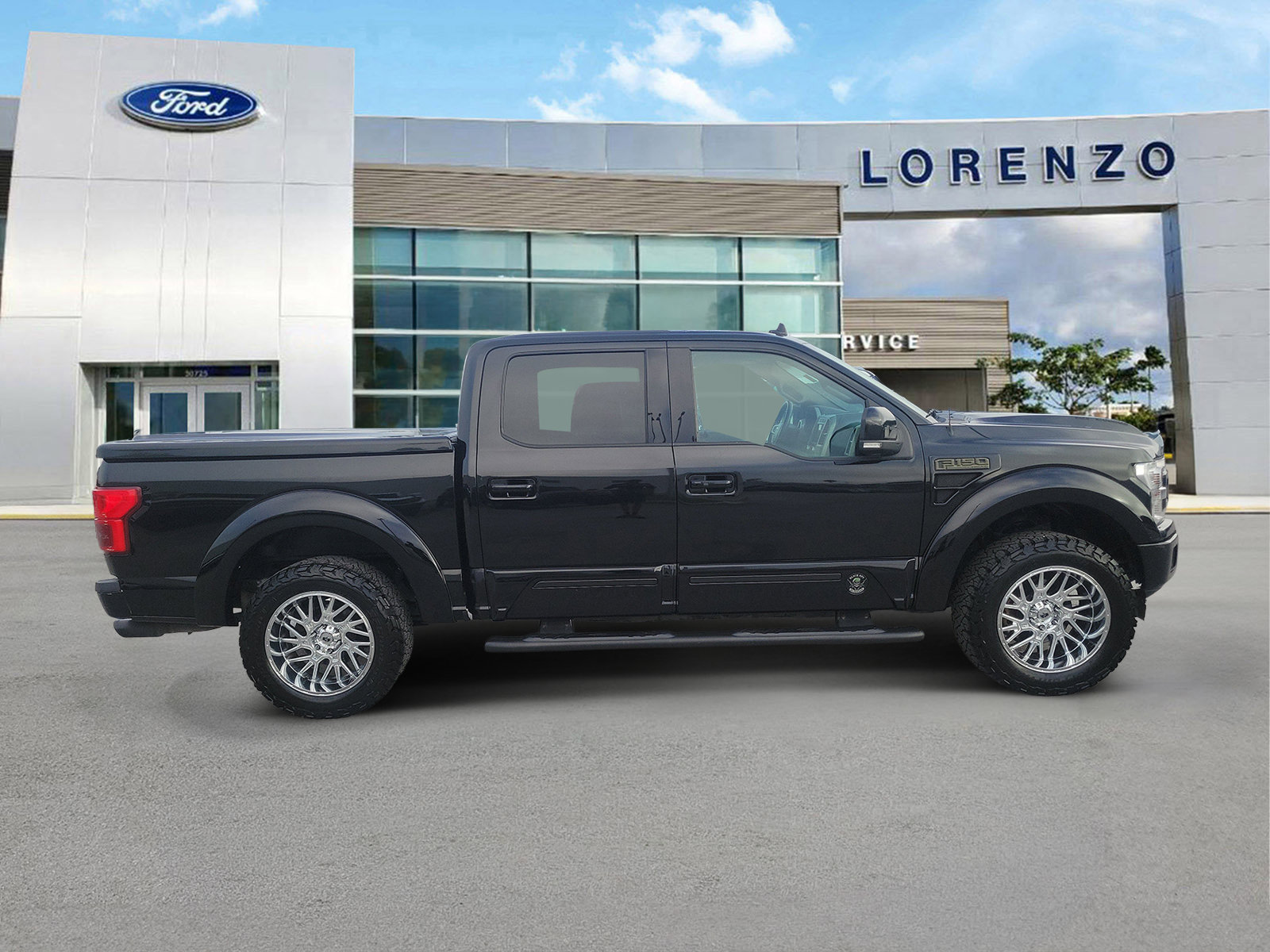 Used 2018 Ford F150 Lariat w/ Equipment Group 502A Luxury AWD/4WD image 4