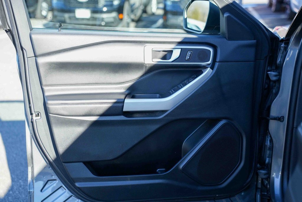 Used 2023 Ford Explorer XLT w/ Class IV Trailer Tow Package image 18