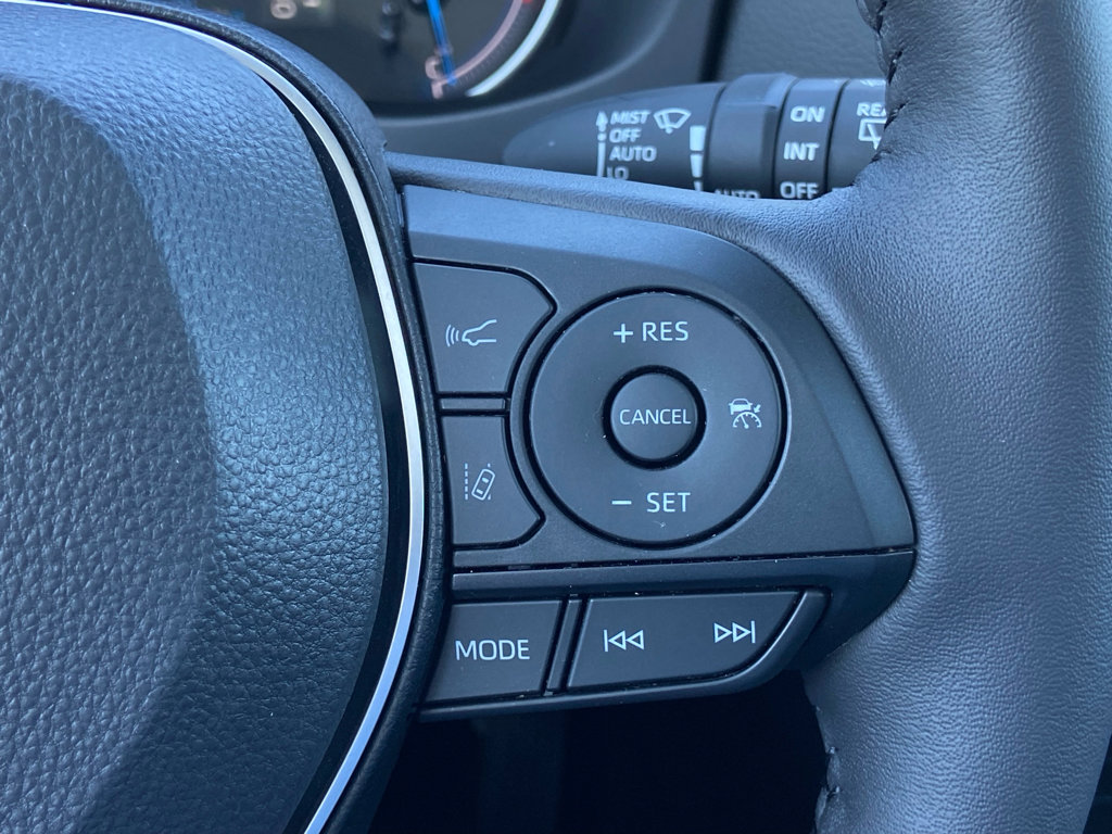 Used 2025 Toyota RAV4 XLE w/ Convenience Package AWD/4WD image 28