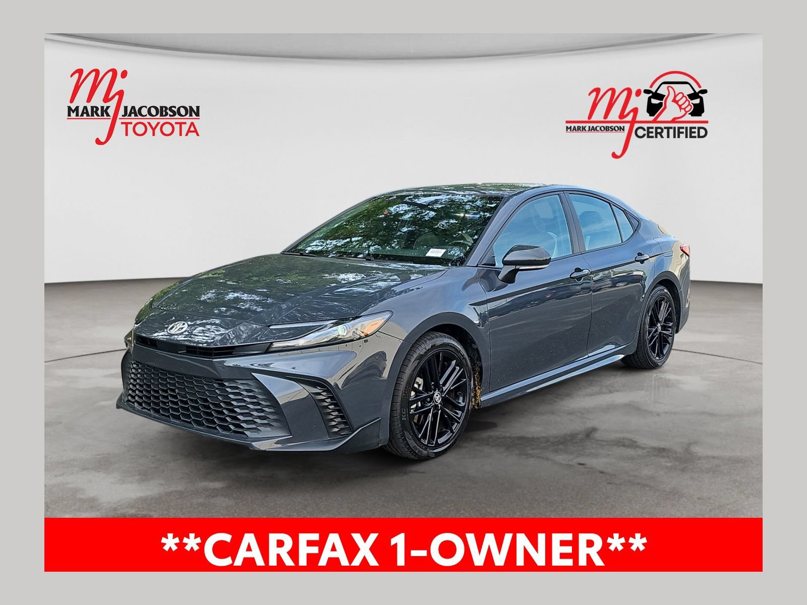 Used 2025 Toyota Camry SE FWD image 1