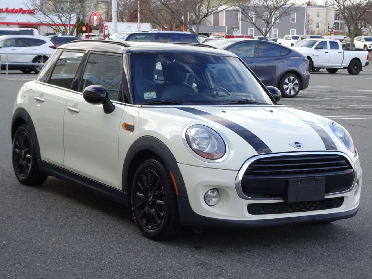 Used 2016 MINI Cooper 4-Door Hardtop image 3