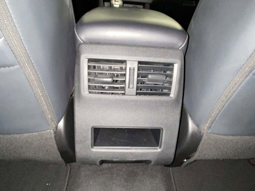 Used 2024 Mitsubishi Outlander SE image 11