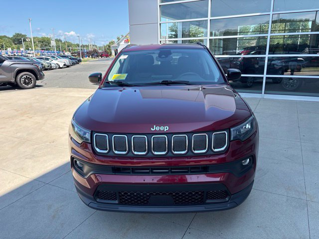 Used 2022 Jeep Compass Latitude AWD/4WD image 3