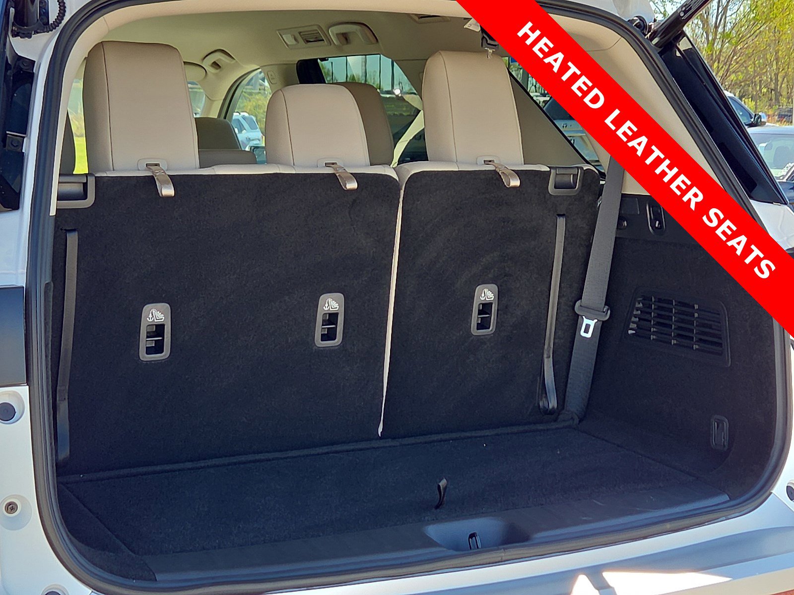 Used 2025 Nissan Pathfinder SL image 9