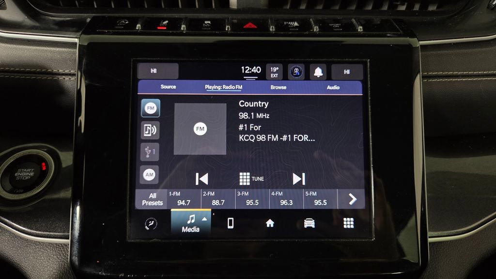 Used 2023 Jeep Grand Cherokee Laredo image 22