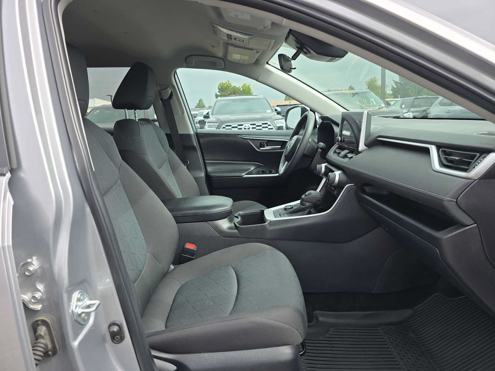 Used 2025 Toyota RAV4 XLE w/ Weather Package AWD/4WD image 10