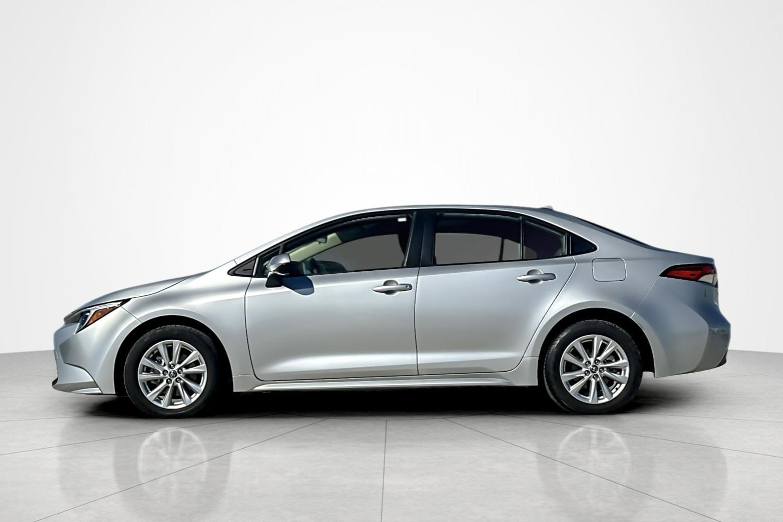 Certified 2024 Toyota Corolla LE w/ LE Convenience Package image 2