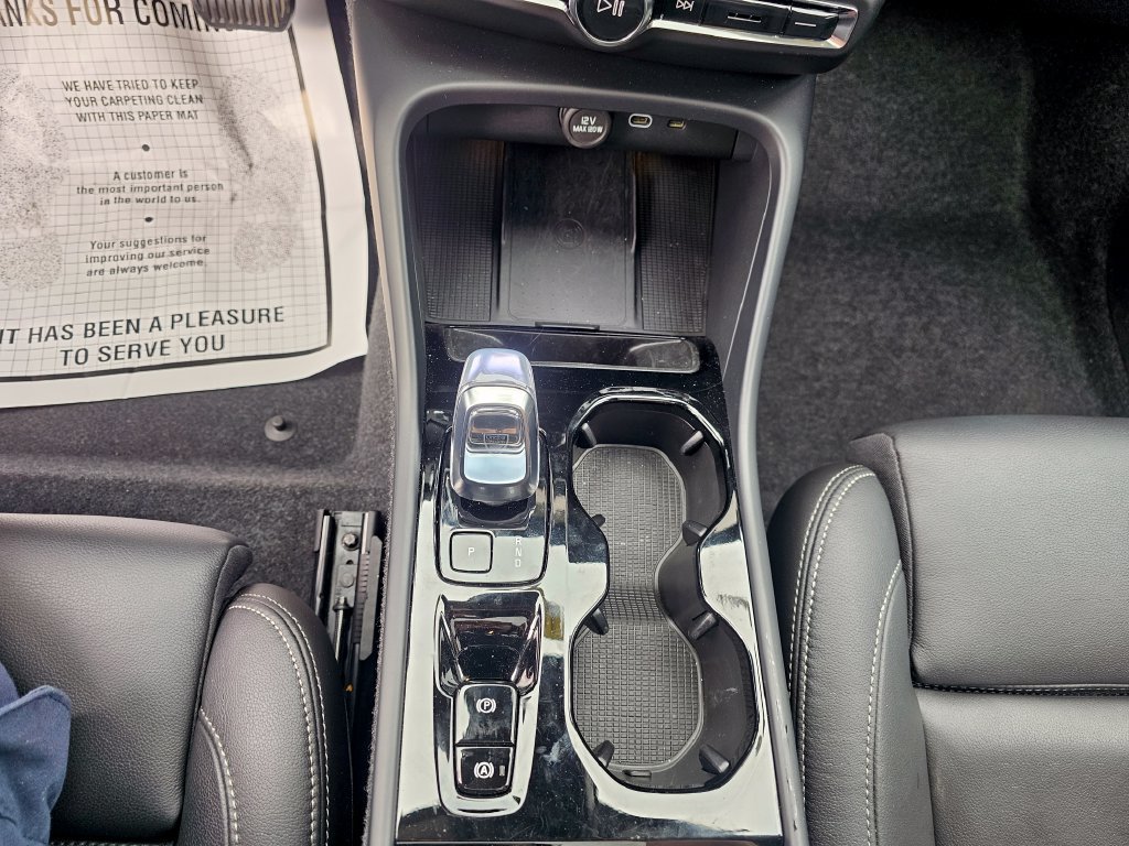 Certified 2025 Volvo XC40 B5 Ultra AWD/4WD image 45