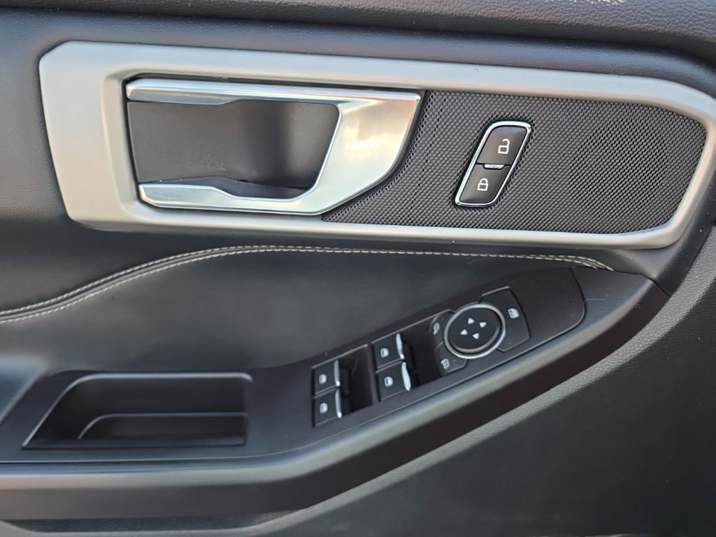 Used 2020 Ford Explorer XLT w/ Equipment Group 202A image 14