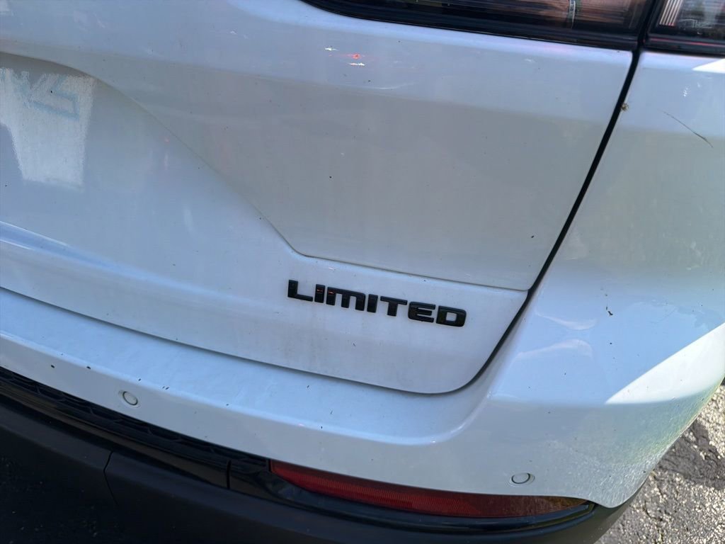 Used 2023 Jeep Grand Cherokee Limited w/ Black Appearance Package image 5