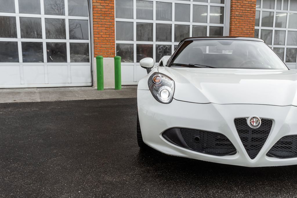 Used 2016 Alfa Romeo 4C Spider w/ Convenience Group - Spider image 33