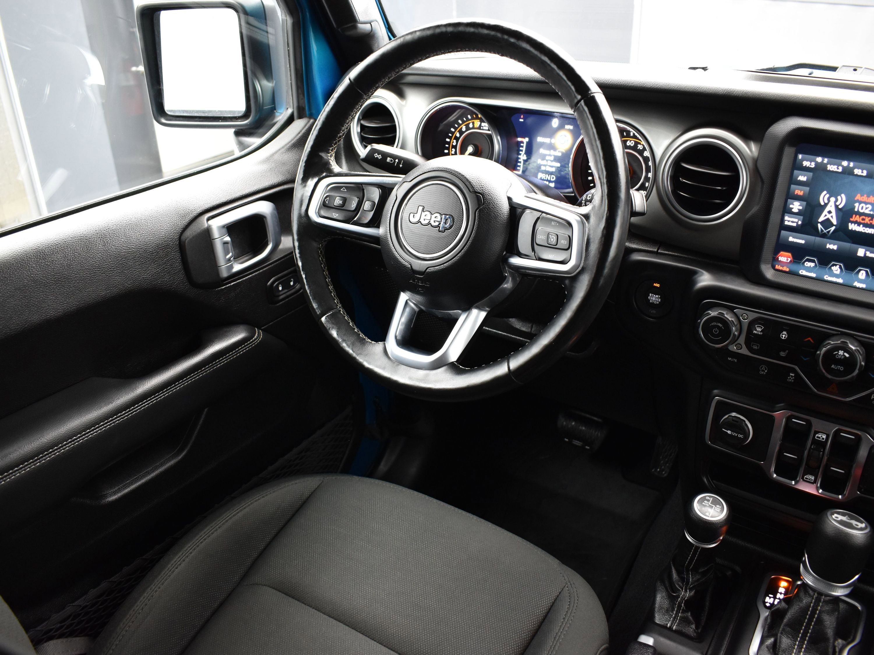 Used 2020 Jeep Wrangler Unlimited Sahara image 23