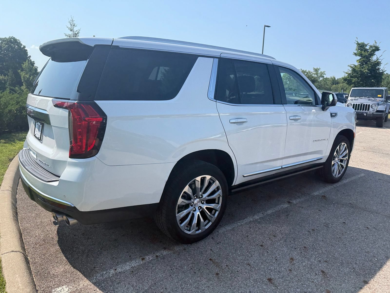 Used 2023 GMC Yukon Denali w/ LPO, Floor Liner Package AWD/4WD image 5