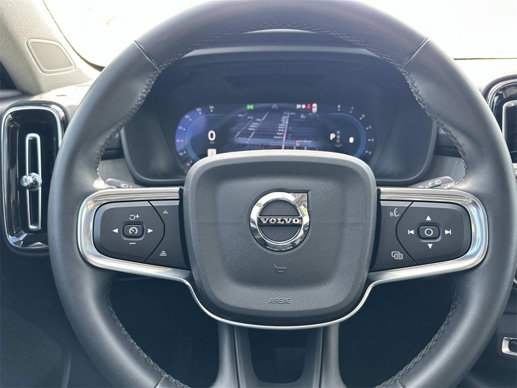 Used 2025 Volvo XC40 B5 Core image 21
