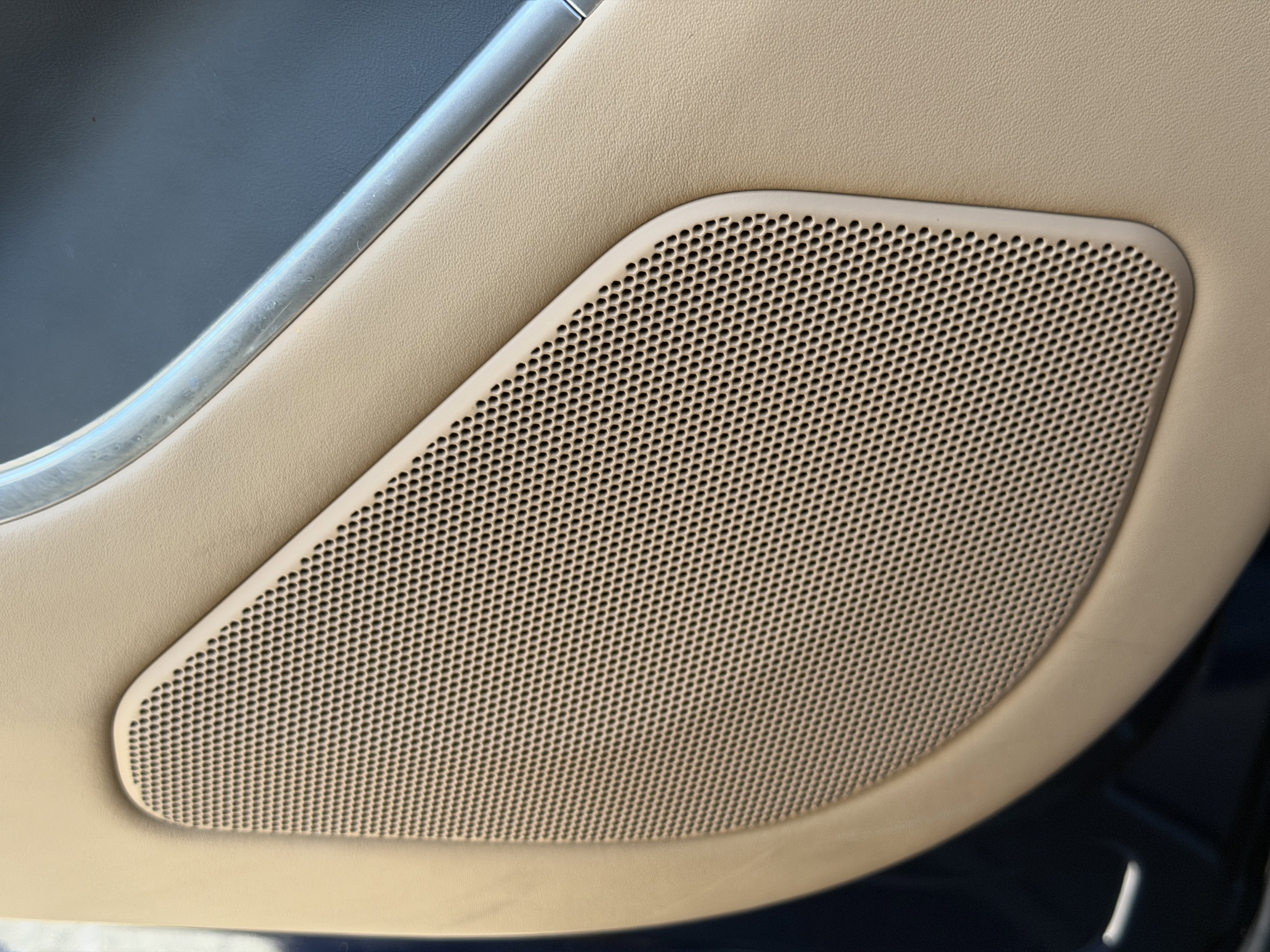 Used 2023 Land Rover Range Rover Long Wheelbase Autobiography image 18