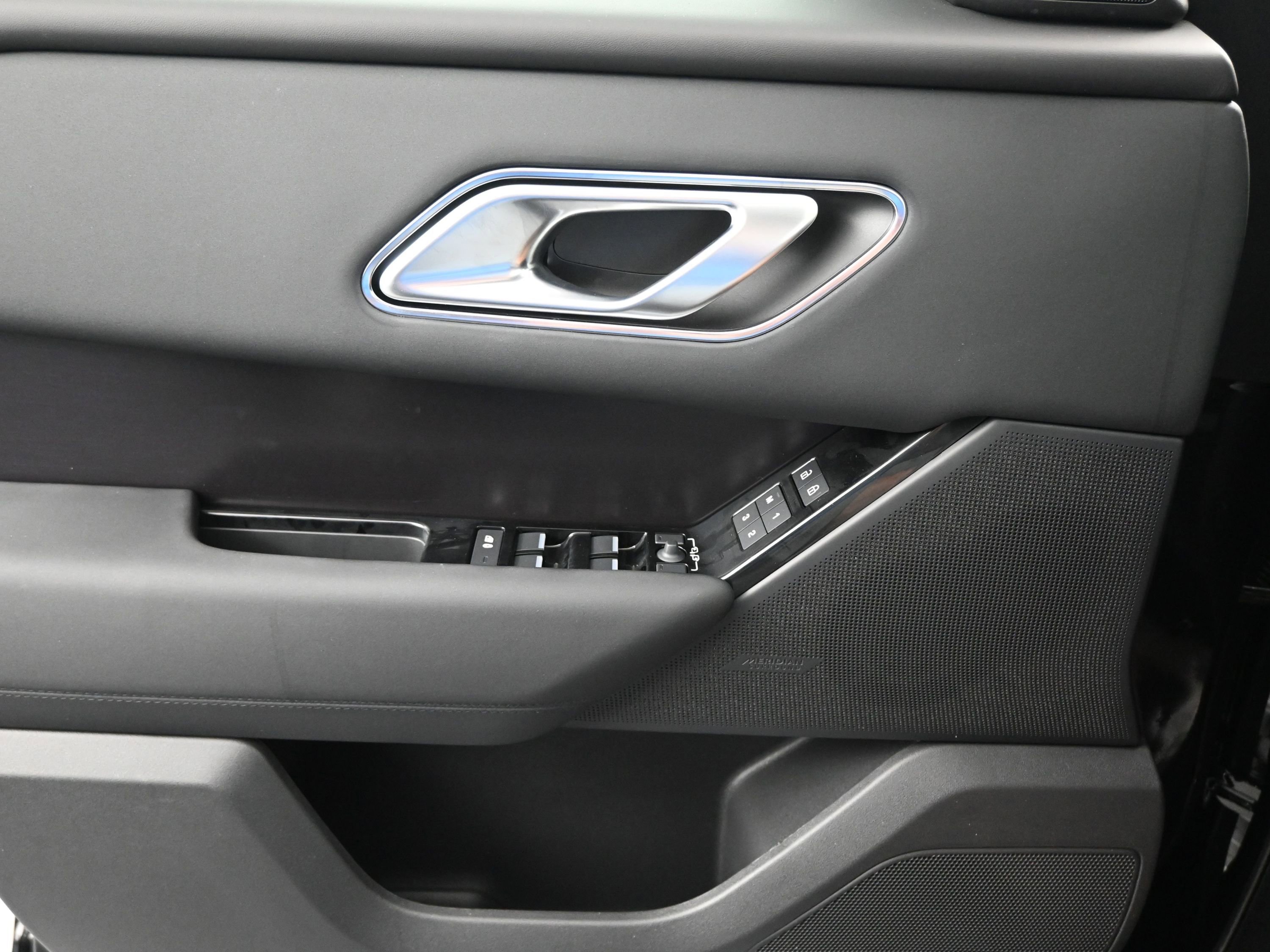 New 2026 Land Rover Range Rover Velar Dynamic SE image 12