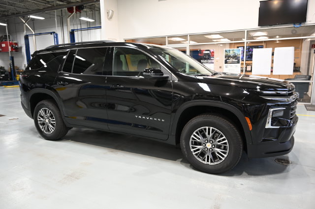 New 2027 Chevrolet Traverse LT w/ Driver Confidence Package AWD/4WD image 4