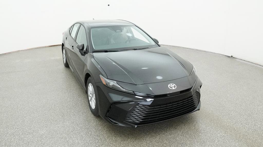 Used 2025 Toyota Camry LE image 32