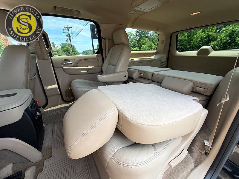 Used 2011 Cadillac Escalade ESV Premium AWD/4WD image 15