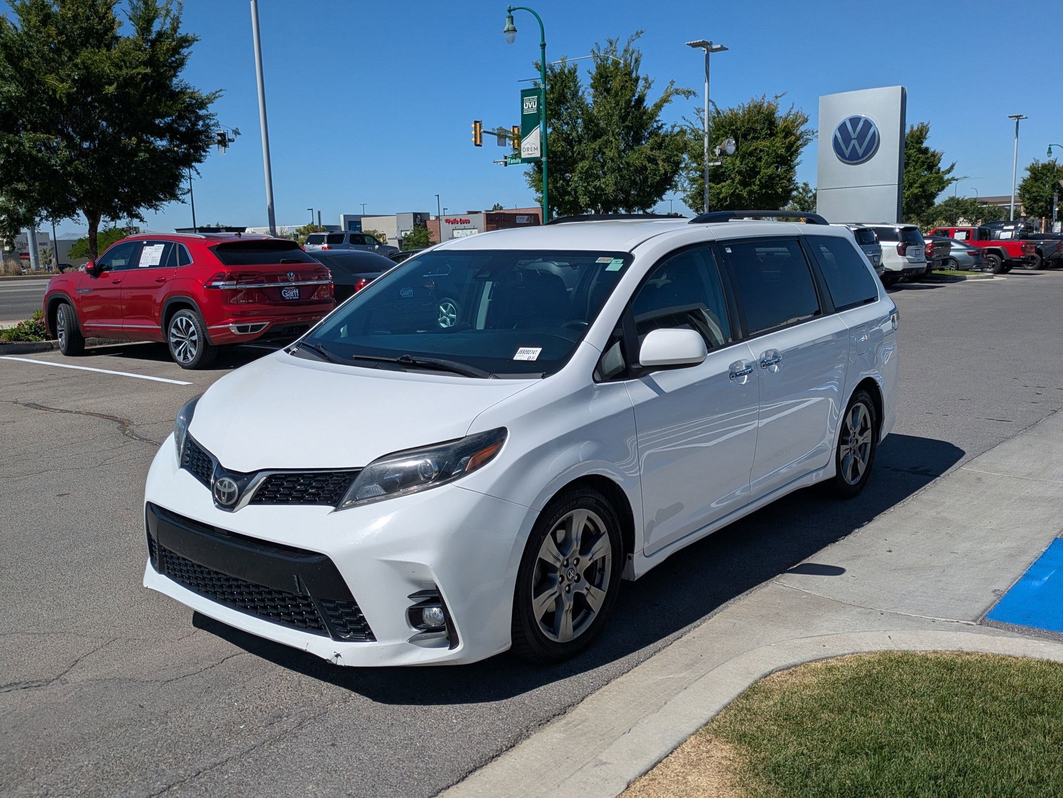 Used 2018 Toyota Sienna SE FWD image 10