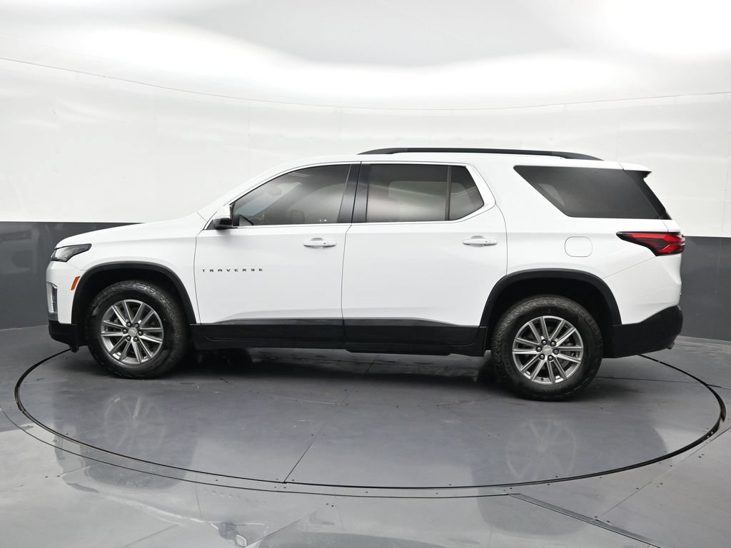 Used 2023 Chevrolet Traverse LT FWD image 2