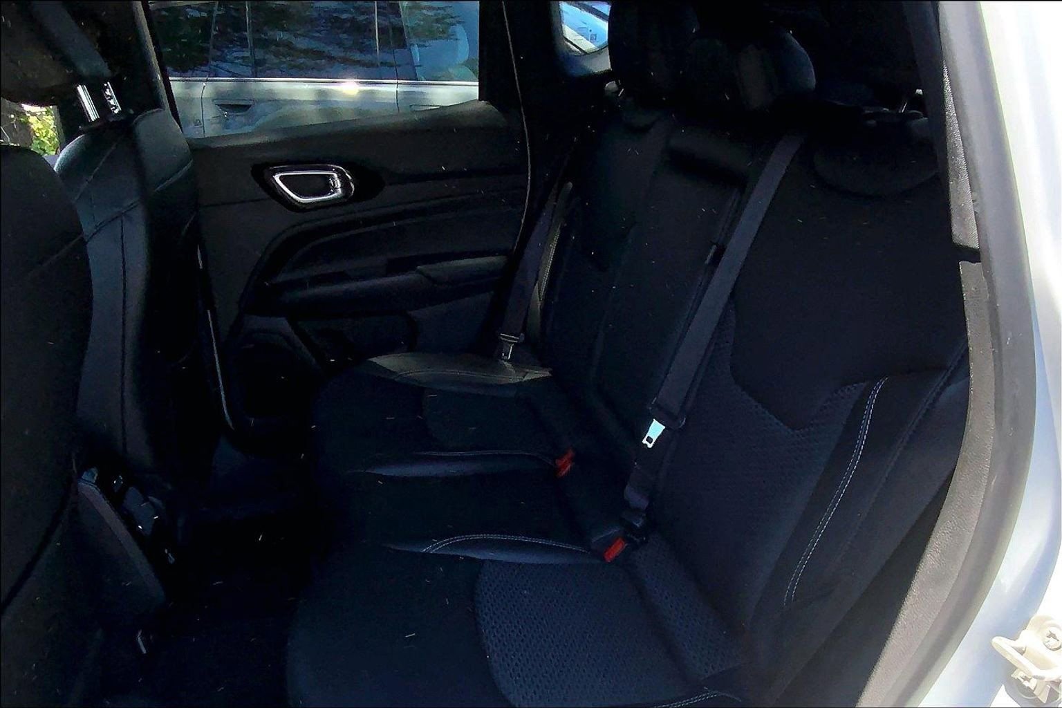 Used 2024 Jeep Compass Latitude w/ Convenience Group AWD/4WD image 15